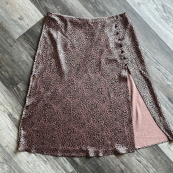 Victoria's Secret Dresses & Skirts - Victorias Secret Silky Leopard Skirt
